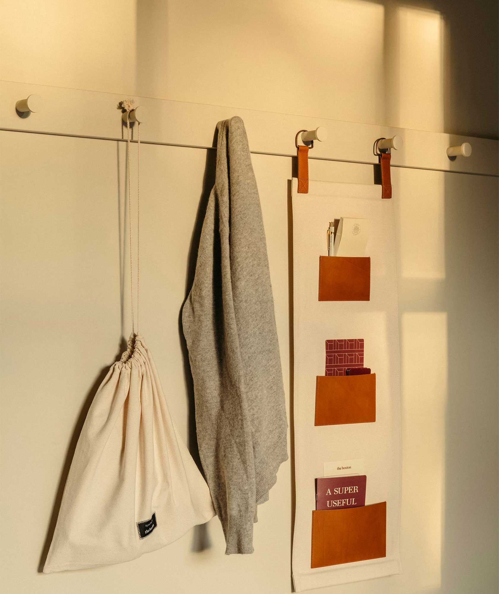 Roomy hanging area