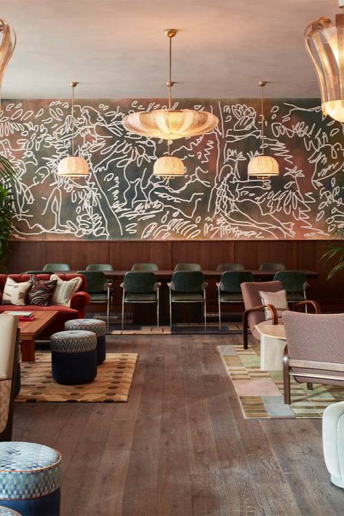 La lobby di The Hoxton Charlottenburg a Berlino, in Germania.