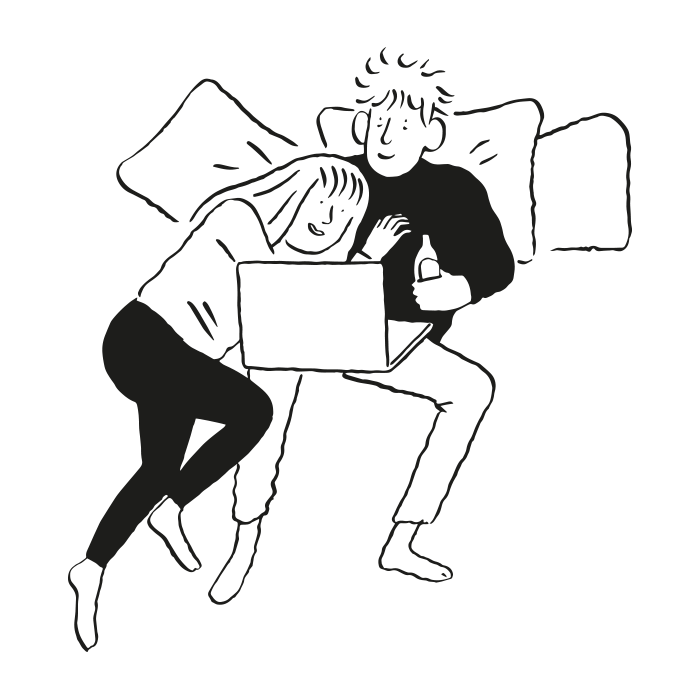 Illustrazione di una coppia rannicchiata a letto che condivide un computer portatile.