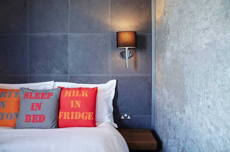 Book Hotel Rooms in Shoreditch | The Hoxton, Shoreditch