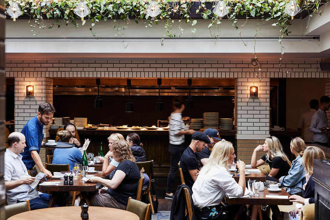 People dining at Lotti's
