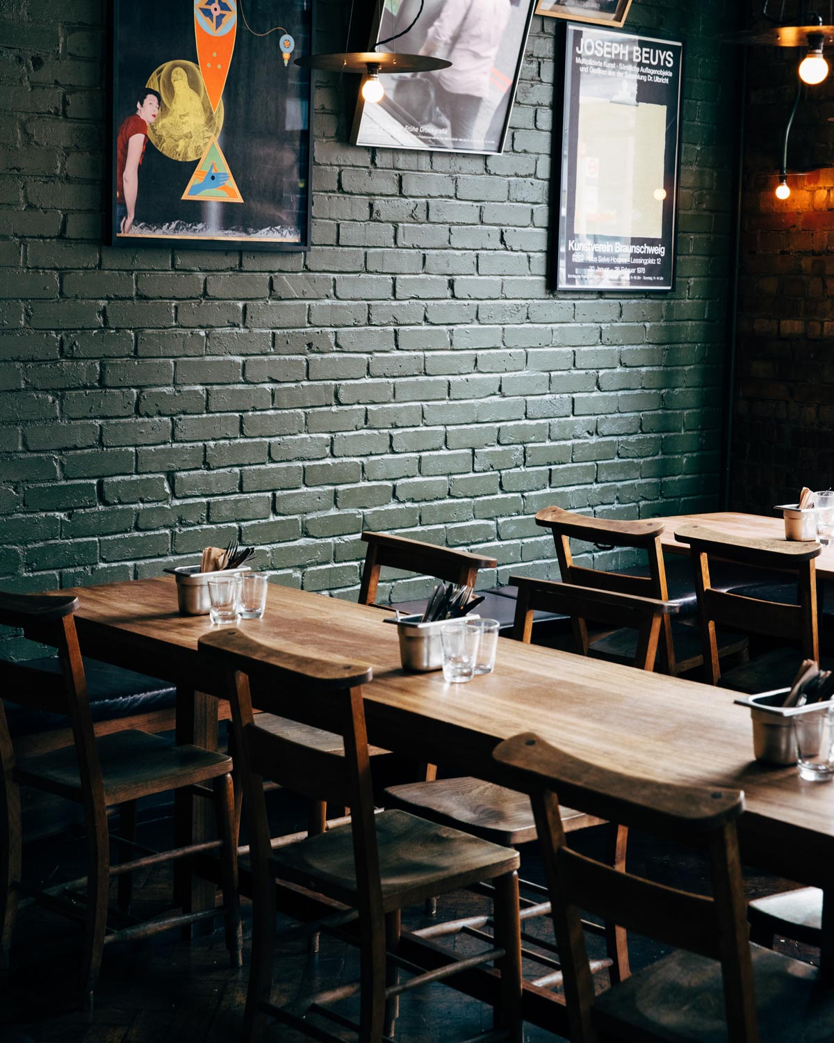 Empty table at Smoking Goat