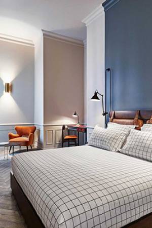 King bed in Cosy room with blue walls in Paris hotel