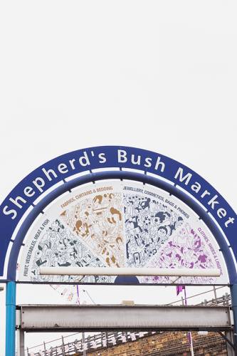 Panneau à l&#039;extérieur du marché de Shepherd&#039;s Bush
