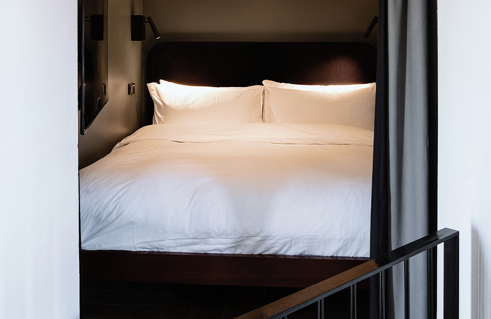 queen-size bed tucked into a nook