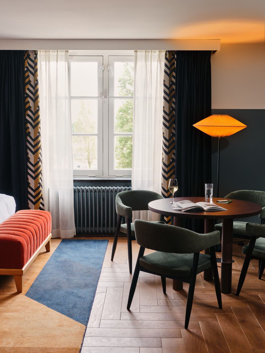 Coffee table and chairs near window and overhanging light