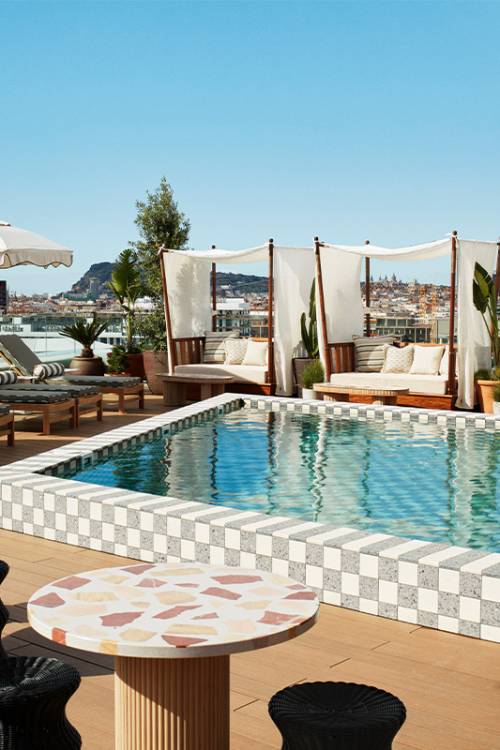 La piscina sul tetto del The Hoxton Barcelona Pobelnou