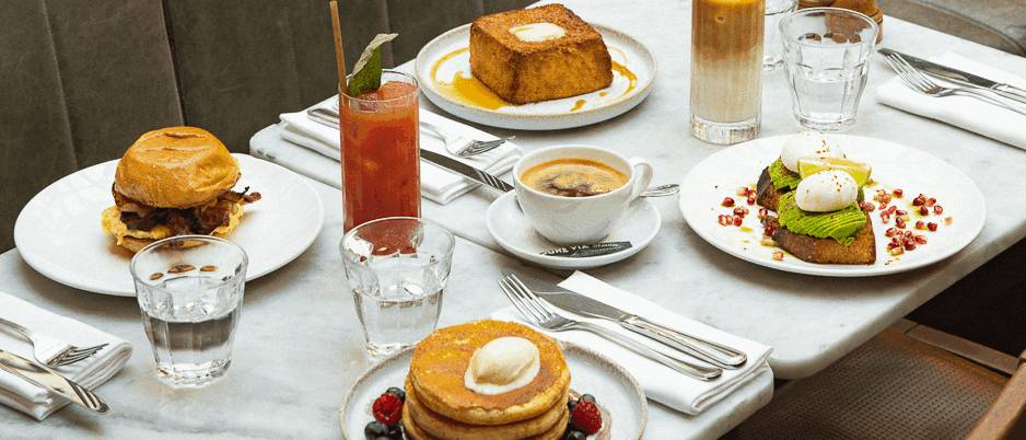 Brunch table at Rivié